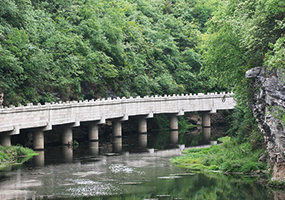 贵阳市龙洞堡鱼梁河截污沟